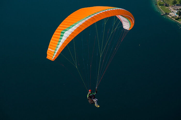 Learn to Paraglide with us