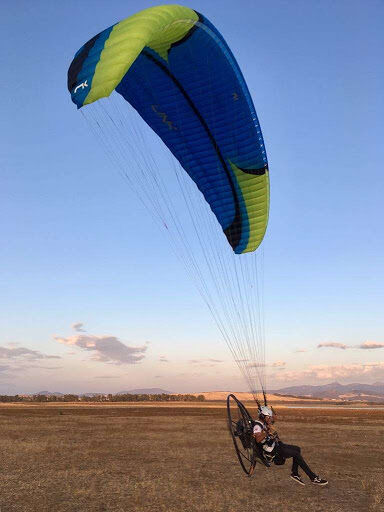 Theo test flying the link from Niviuk