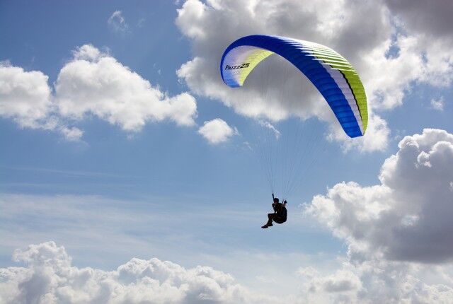 What is difference between EnA and B paraglider categories