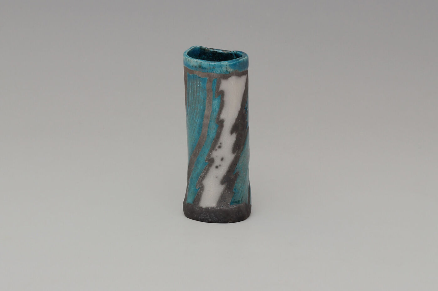 Elizabeth Raeburn Ceramic Vase Form 02