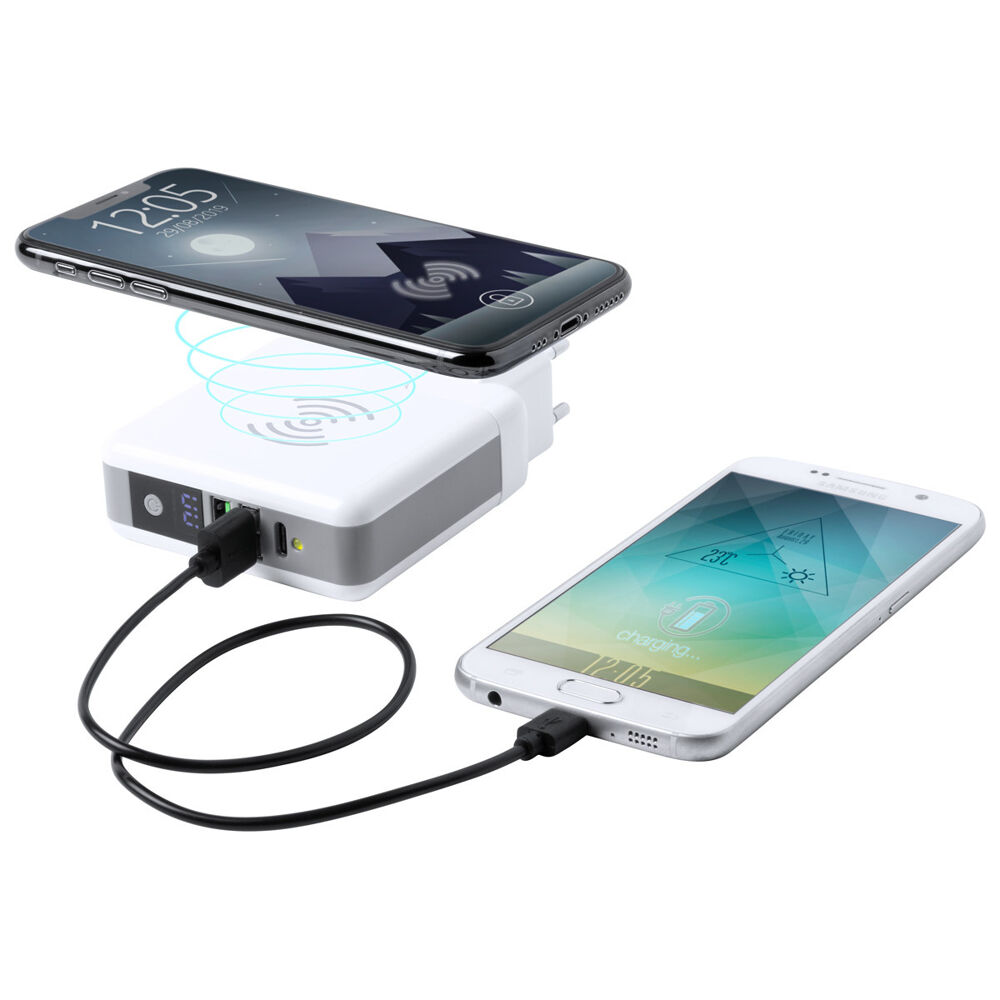 Multifunction travel adapter (charging)