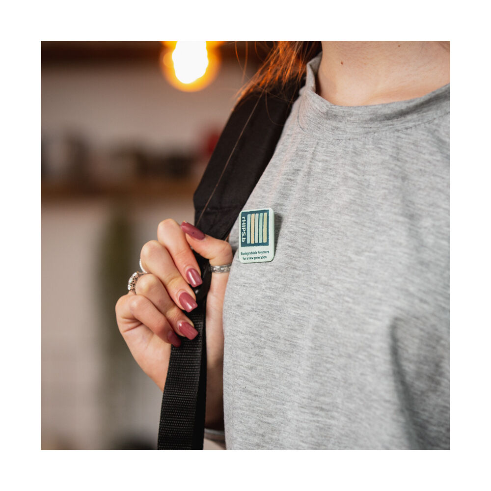 Recycled Plastic rHIPS Badge (colour: seaweed)