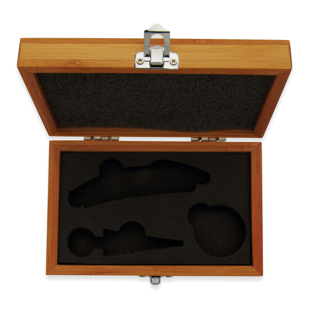 Wine set in bamboo box includes a corkscrew