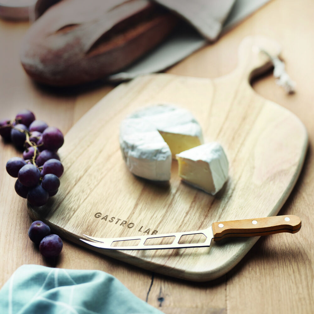 Wooden serving board (sample branding)