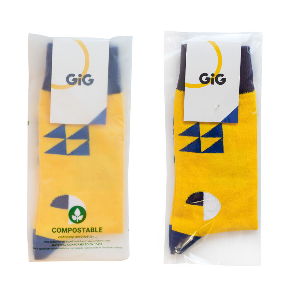 Packaging options: compostable bag (left), regular bag (right)